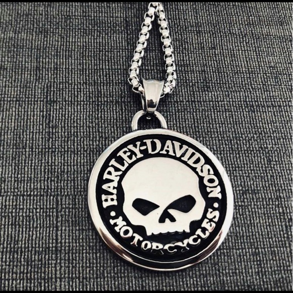 - HD Personalized Willie G Skull Men’s Necklace - Picture 3 of 6